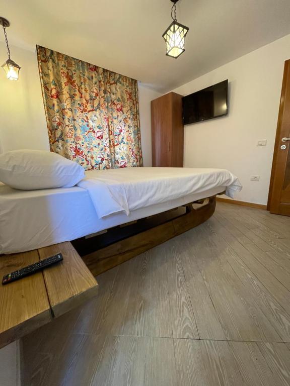 Vila Deluț - Double Room With Private Bathroom