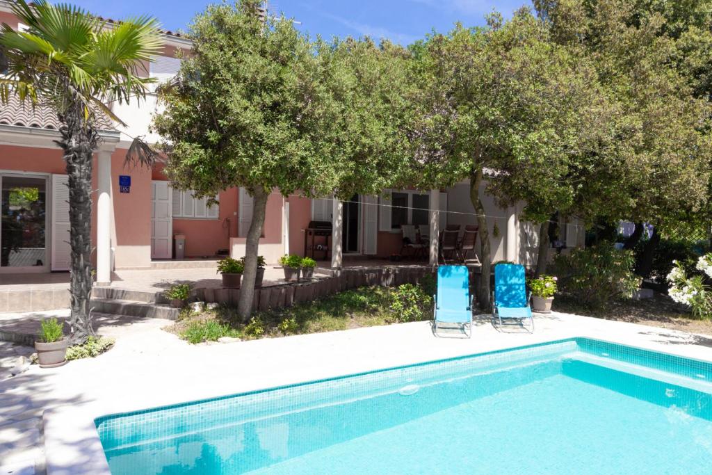 Bazén v ubytovaní Cozy holiday home Ella Nature with pool near the beach alebo v jeho blízkosti