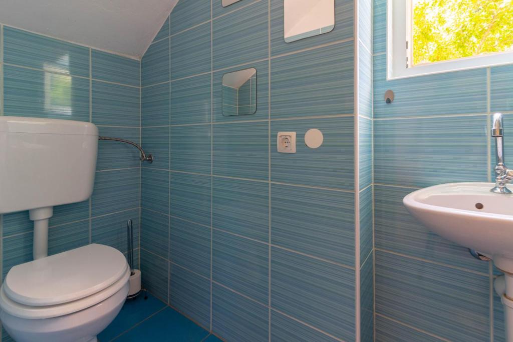 Kúpeľňa v ubytovaní Cozy holiday home Ella Nature with pool near the beach