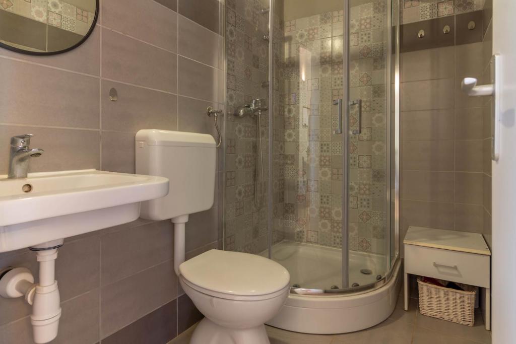Kúpeľňa v ubytovaní Cozy holiday home Ella Nature with pool near the beach