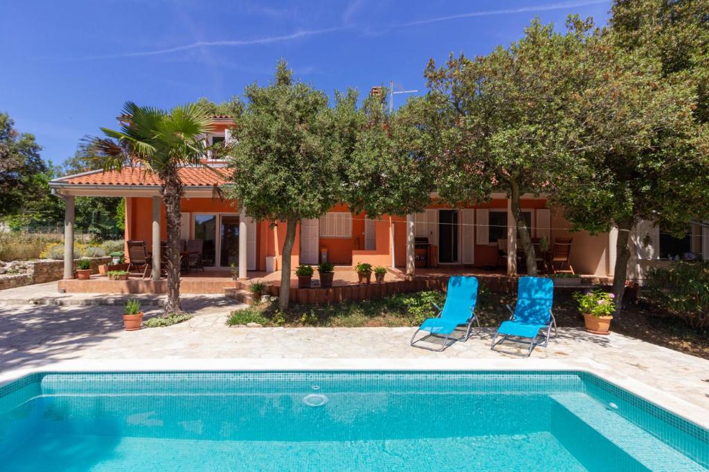 Bazén v ubytovaní Cozy holiday home Ella Nature with pool near the beach alebo v jeho blízkosti