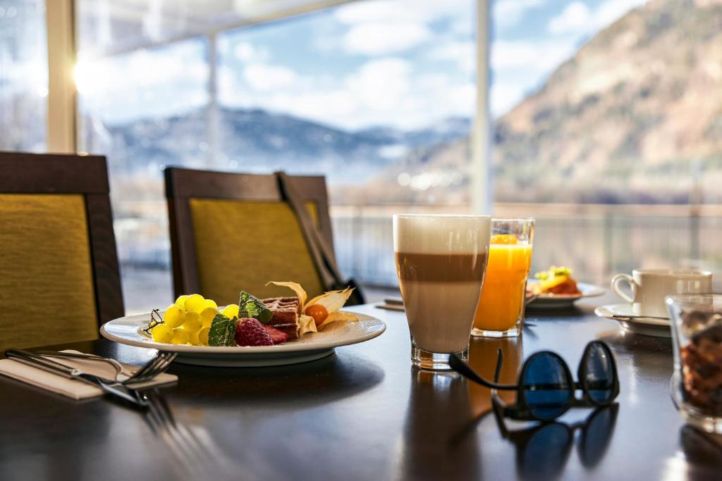 Nespecifikovaný výhled na hory nebo výhled na hory při pohledu z hotelu