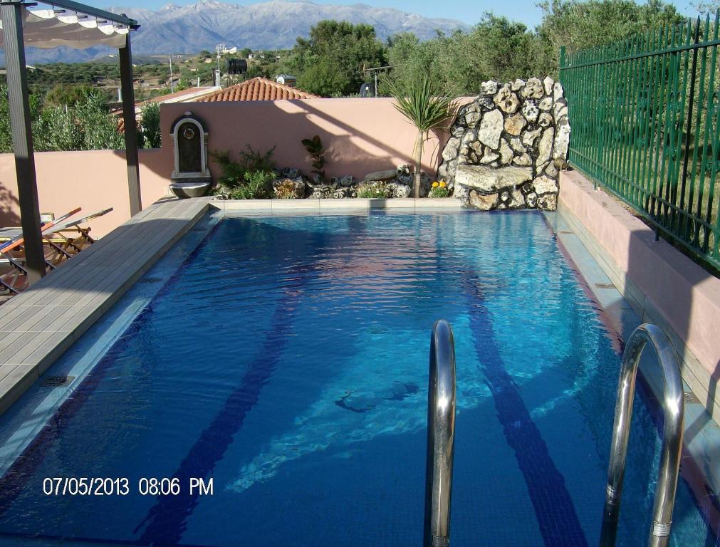 Swimming pool sa o malapit sa Villa Smaro