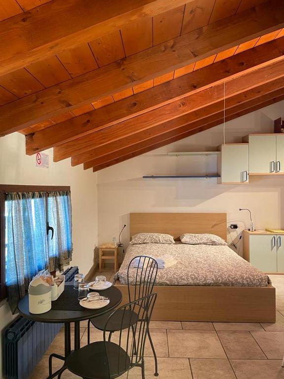 a bedroom with a bed and a table with chairs at Bed&Breakfast Milano Malpensa in Busto Arsizio
