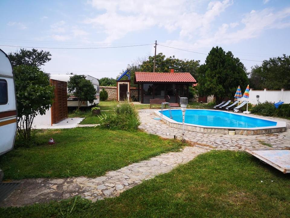 a backyard with a swimming pool and a house at Camping Little Oasis in Ezerets