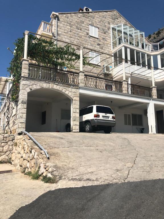 Budova, kde se apartmán nachází