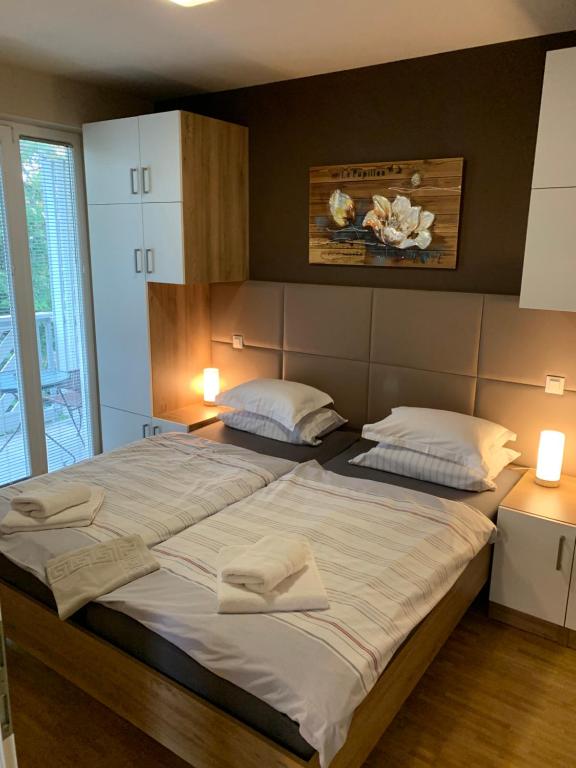 Postel nebo postele na pokoji v ubytování Vila Apartment Bled Lake