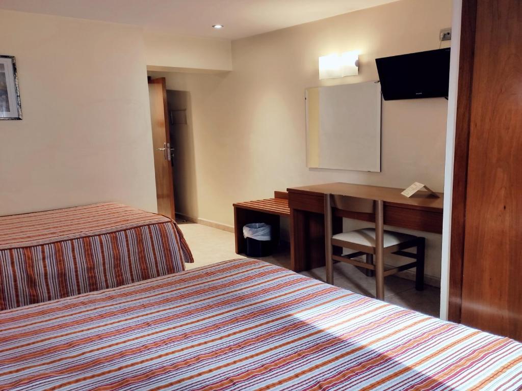 Postel nebo postele na pokoji v ubytování HOTEL FESTA BRAVA