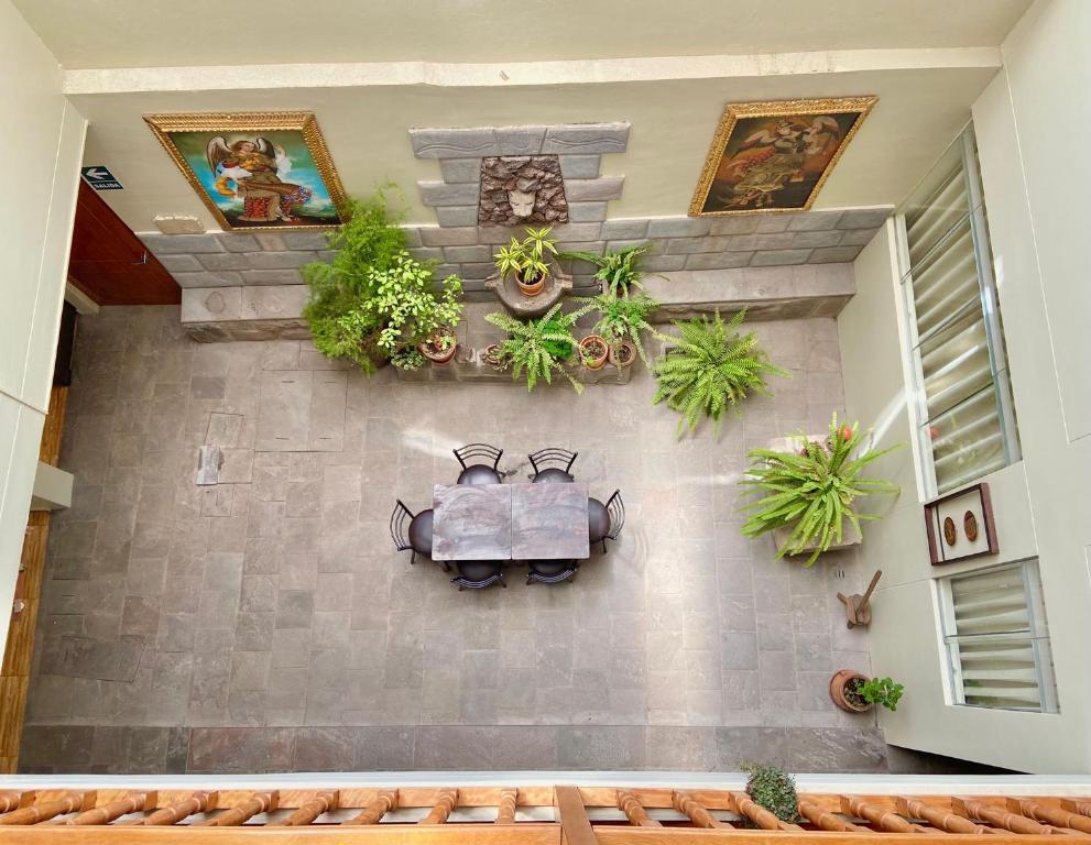 a wall with plants and a table on it at Hostal Casona Arrambide in Cusco