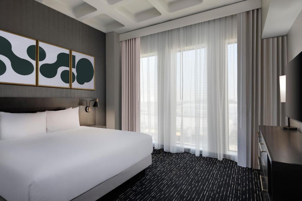 Hyatt House LAX Century Blvd - King Room