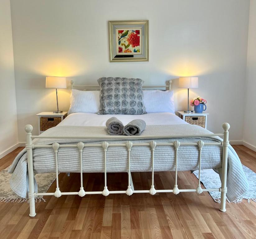 Postel nebo postele na pokoji v ubytování The Oak Studio Yarck