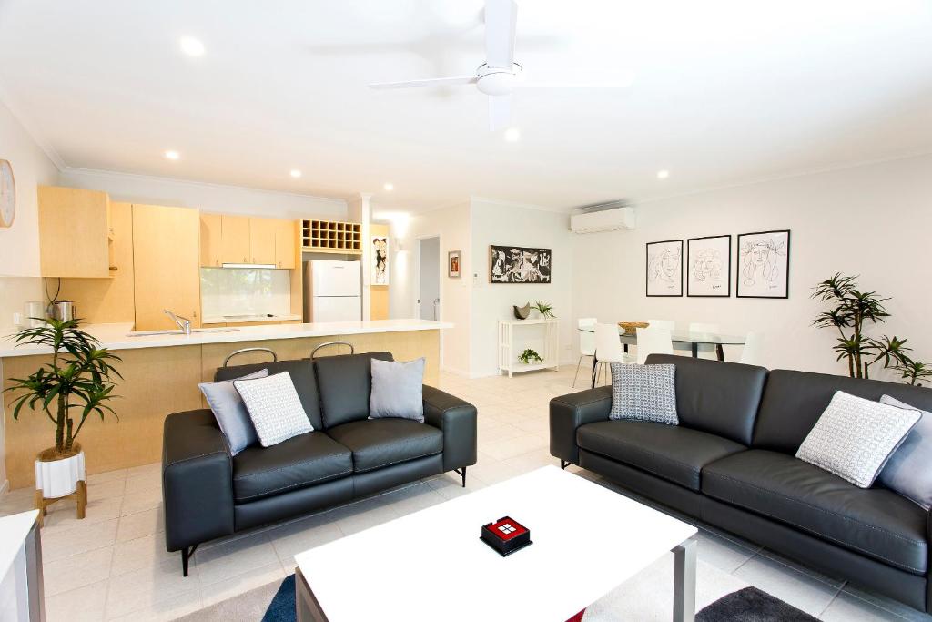 Offshore Noosa Resort - Two-Bedroom Palm View Apartment