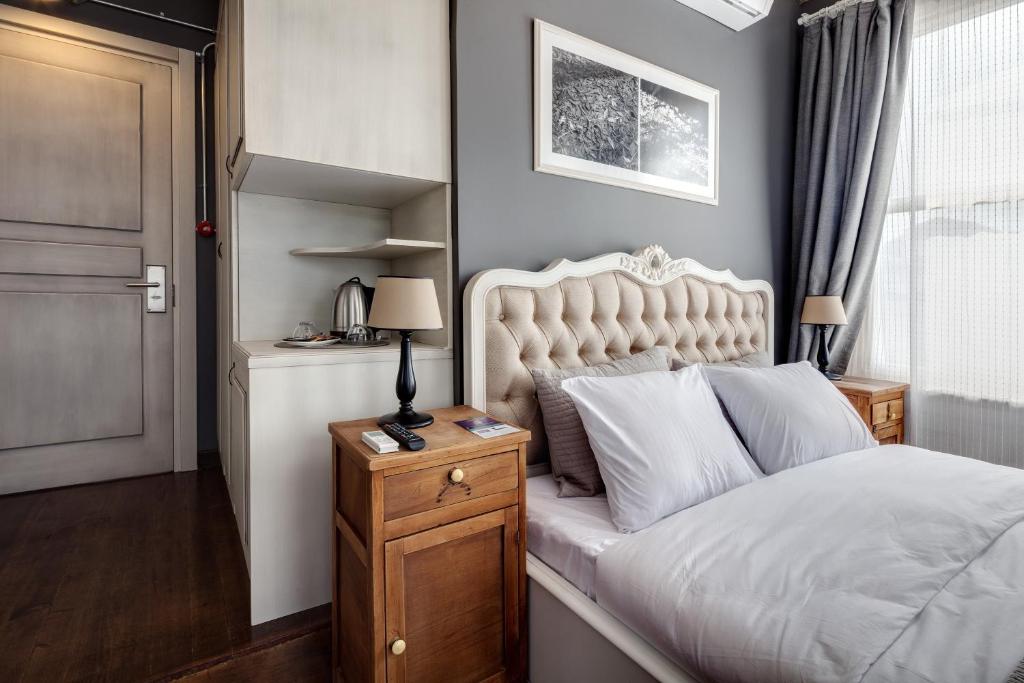 Loka Suites - Deluxe King Room