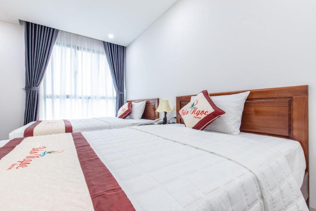 Postel nebo postele na pokoji v ubytování Bao Ngoc Hotel & Apt