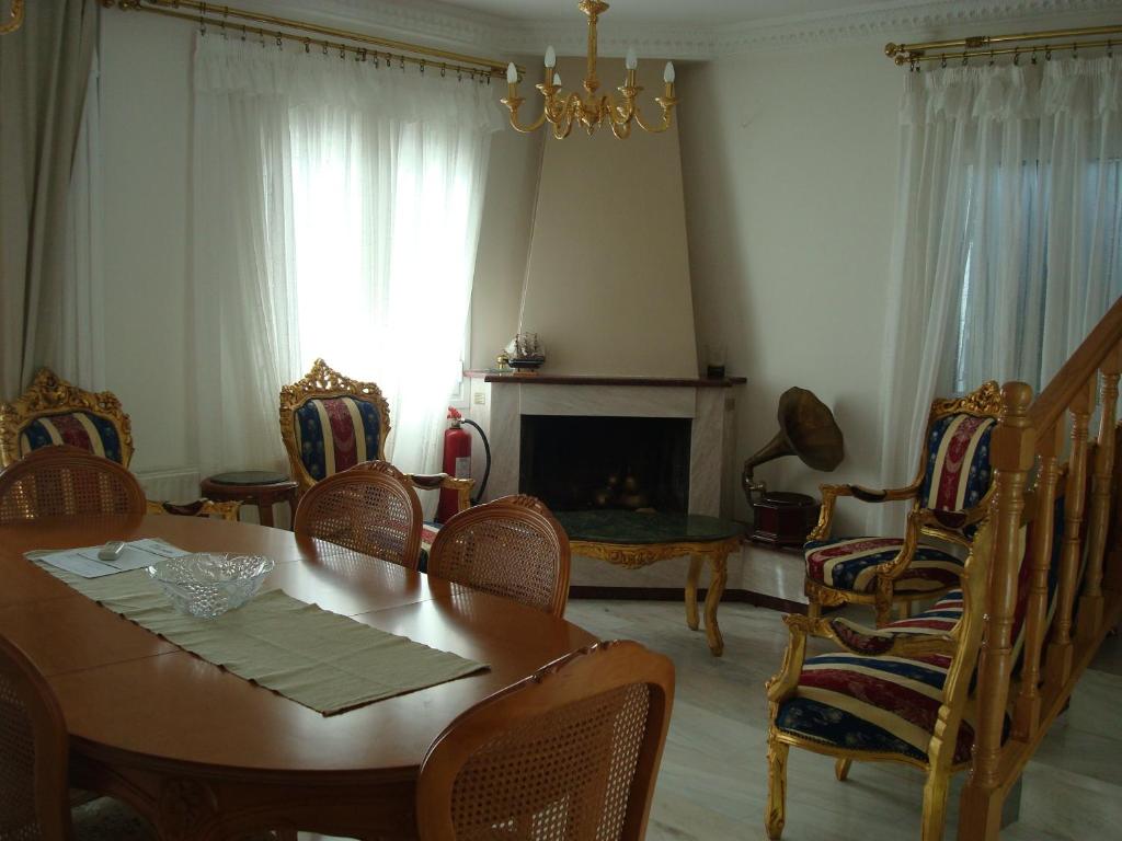 Uma área de estar em Merlot Village Rental Apartments