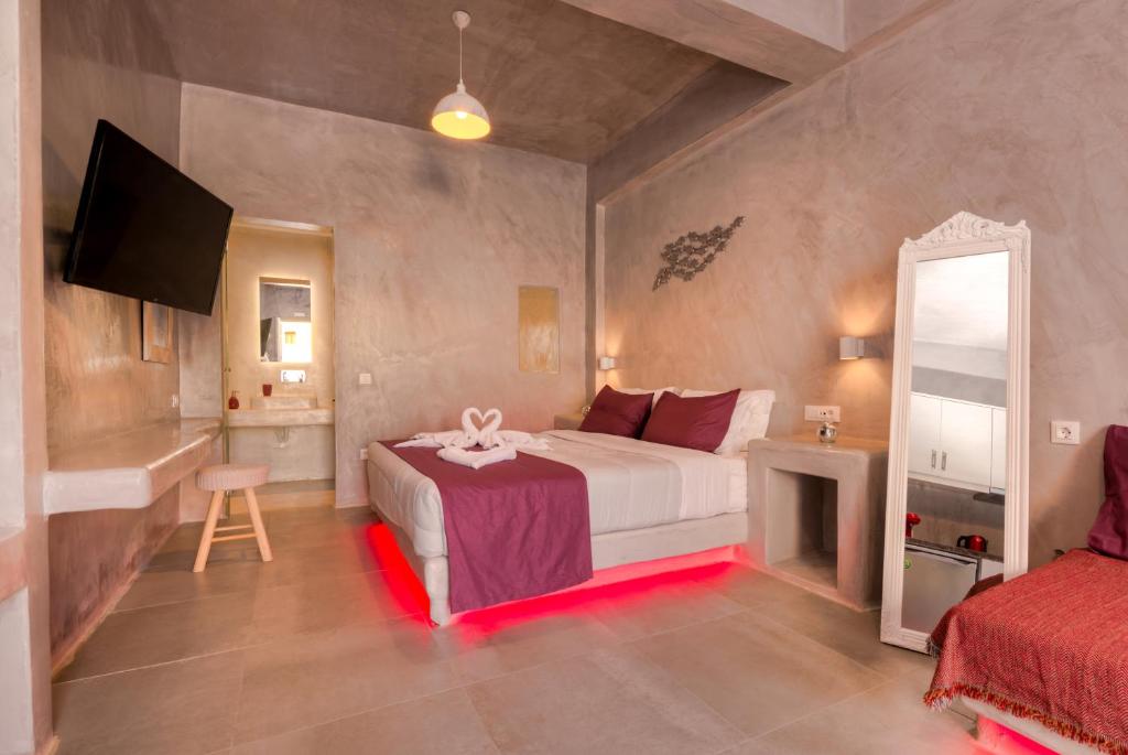 The Muses of Santorini Private Jacuzzi Suites - 19