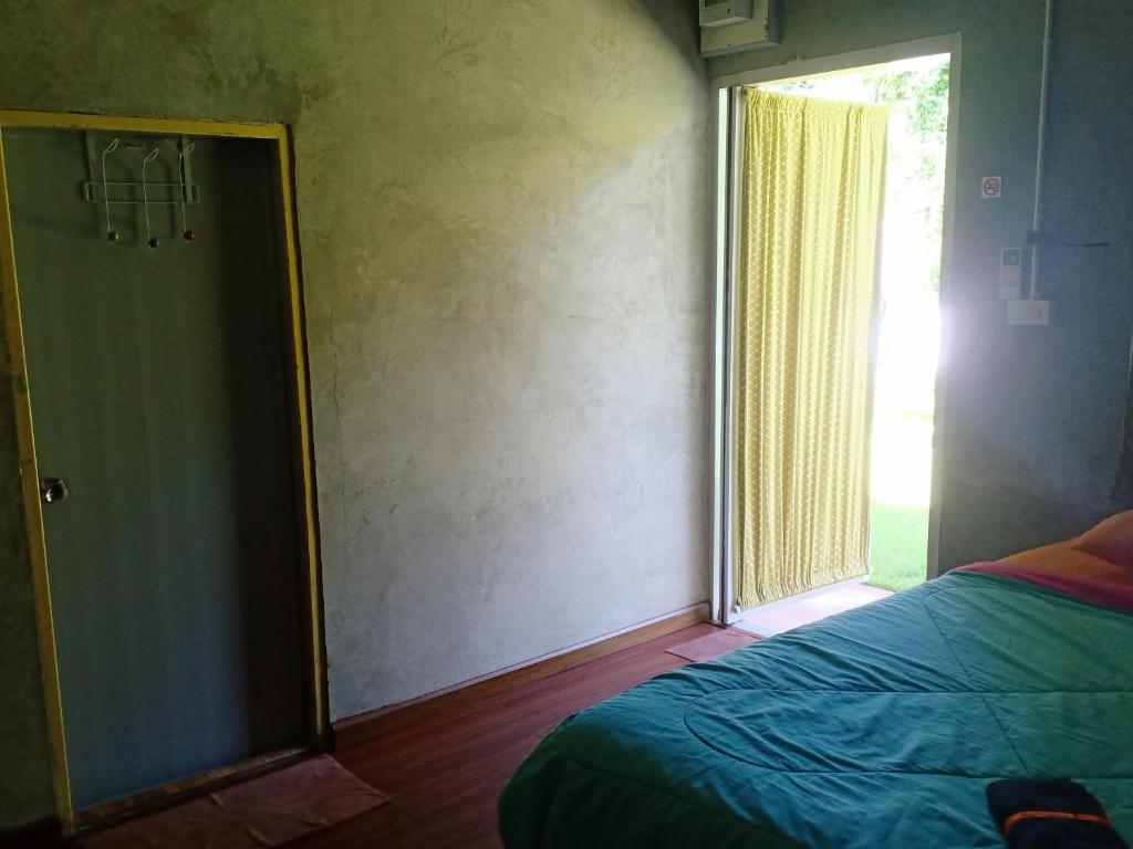 Postel nebo postele na pokoji v ubytování Koh Mak Homestay