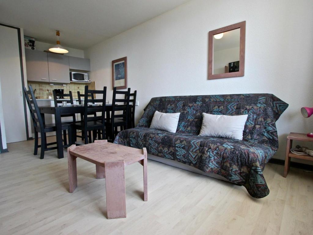 a living room with a couch and a table at Appartement Chamrousse, 2 pièces, 6 personnes - FR-1-340-120 in Chamrousse