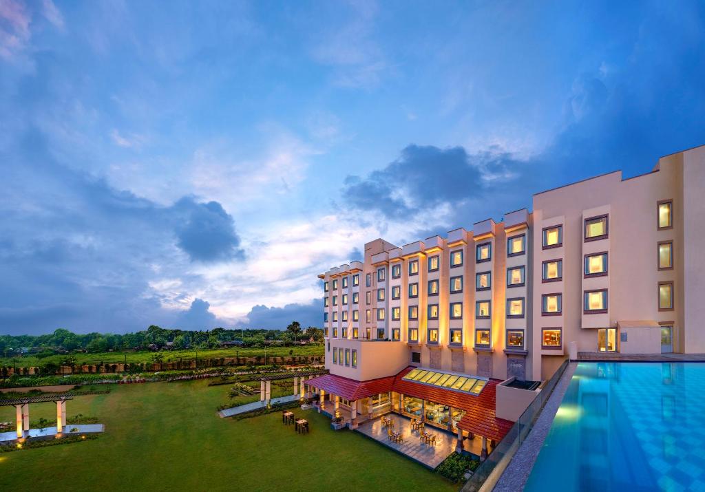 uma representação de um hotel com piscina em Welcomhotel by ITC Hotels, Bhubaneswar em Bhubaneshwar