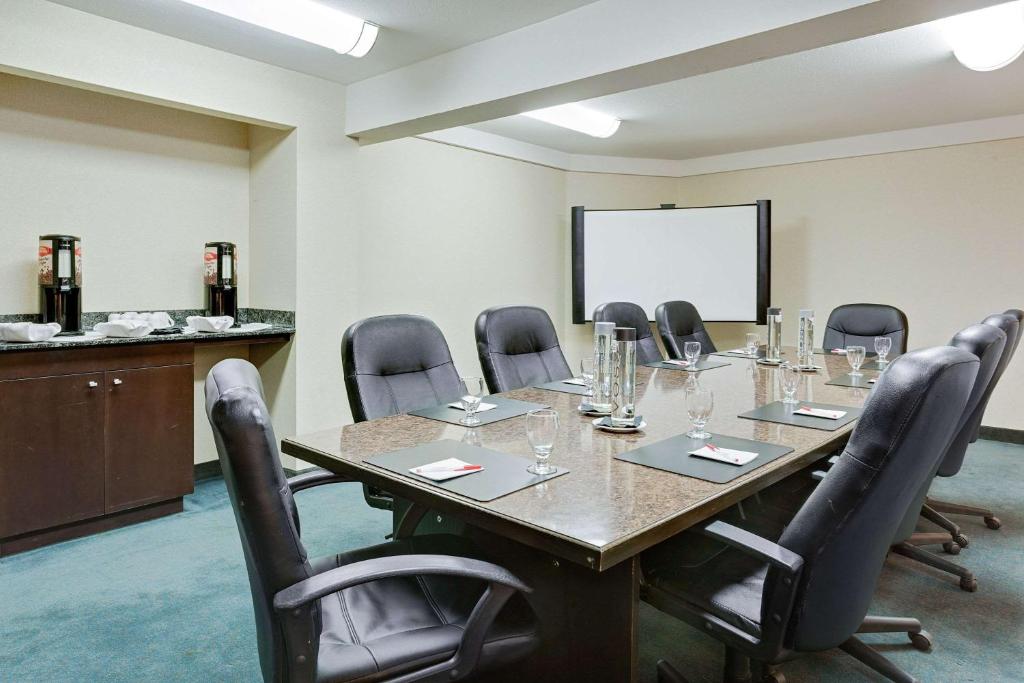 Konferenční prostory v ubytování Ramada by Wyndham Kamloops