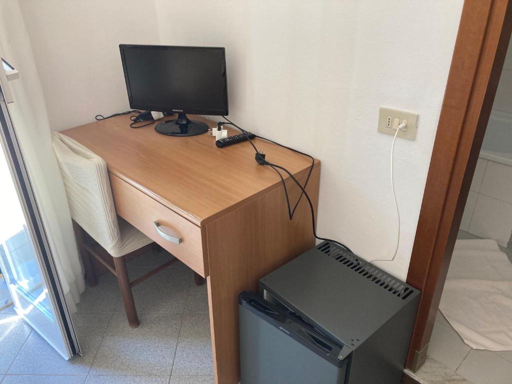 TV a/nebo společenská místnost v ubytování HOTEL ISA