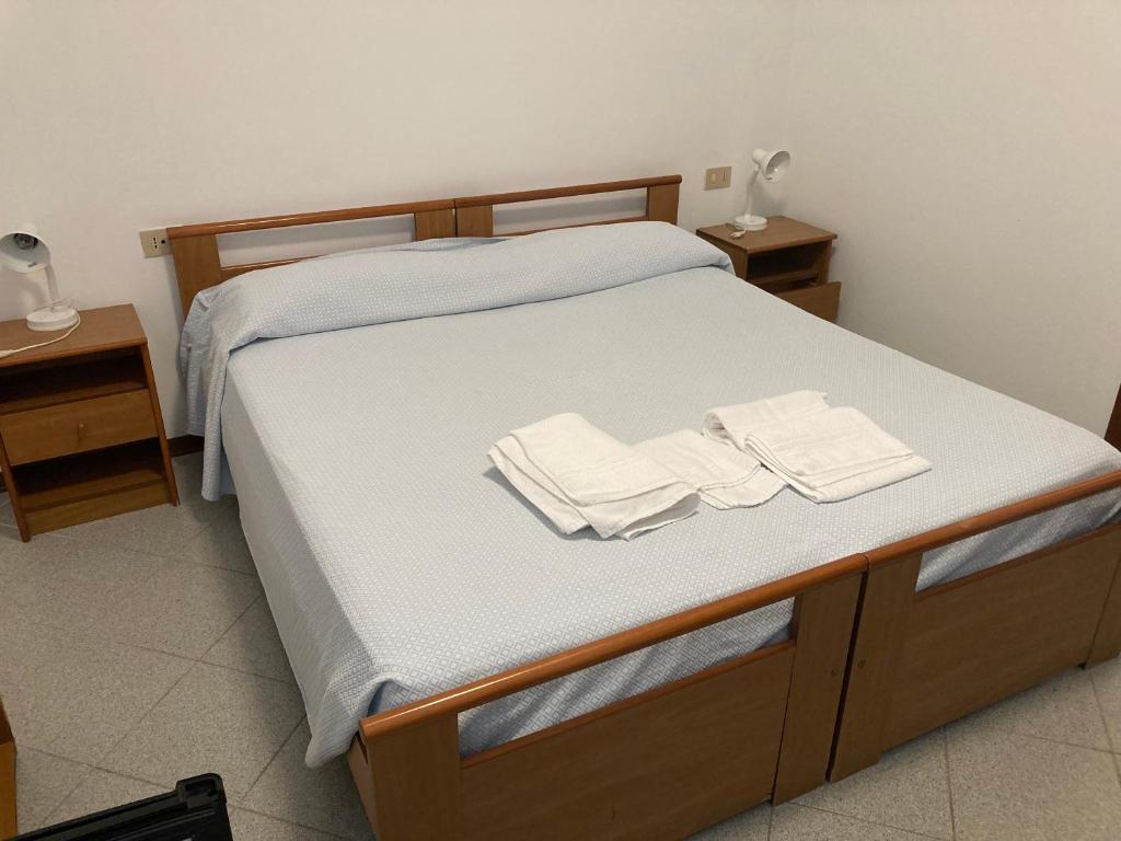 Postel nebo postele na pokoji v ubytování HOTEL ISA