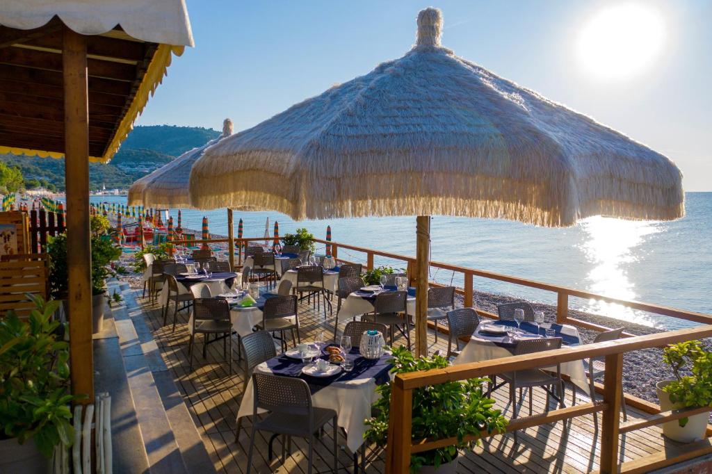 melograno Holiday Home with Swimming Pool and Private Beach - Vakantiehuis