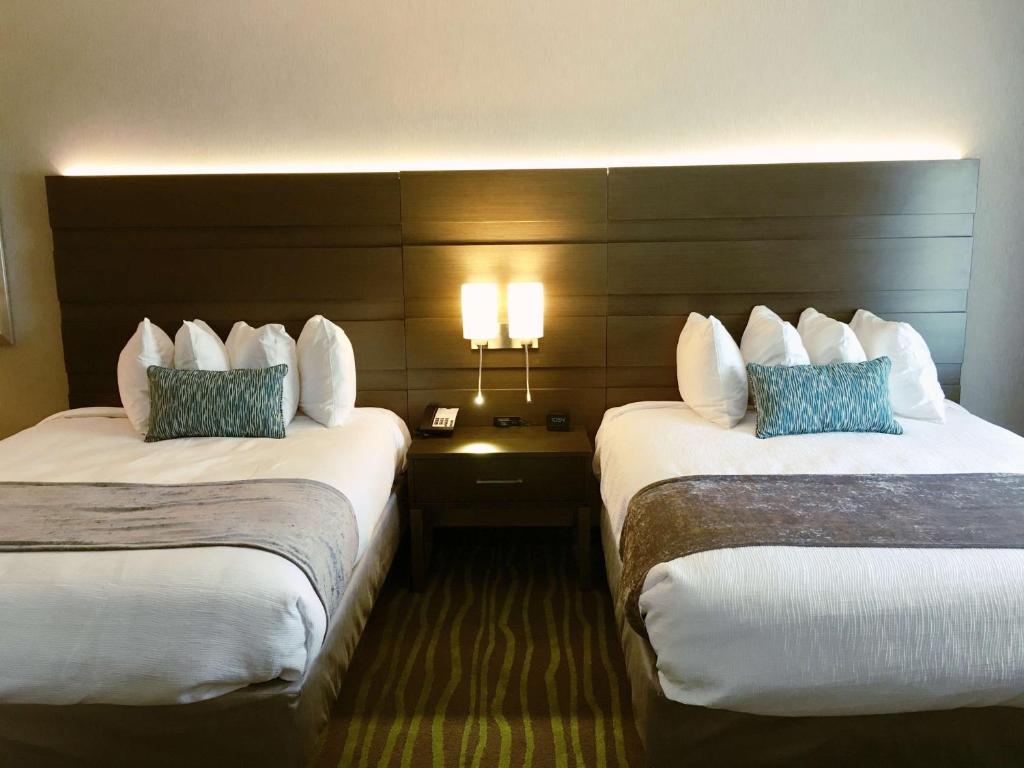 Best Western Plus Prien Lake Hotel & Suites - Lake Charles - Sala Matrimoniali Con Due Letti Queen