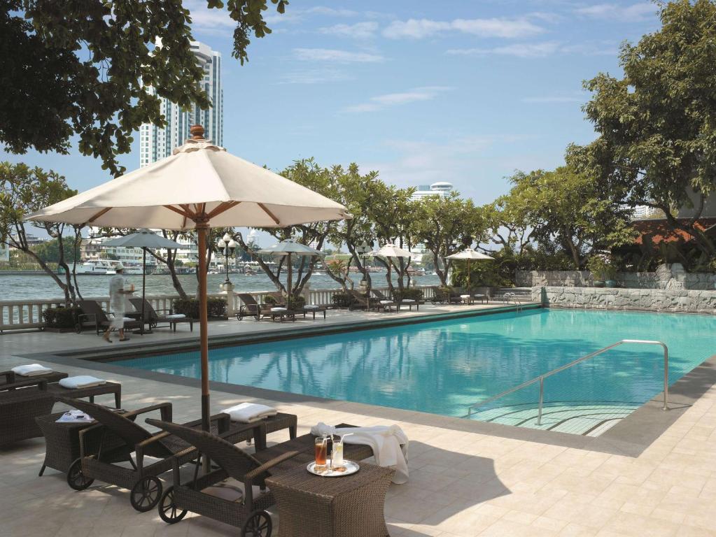 Shangri-La Bangkok guest room