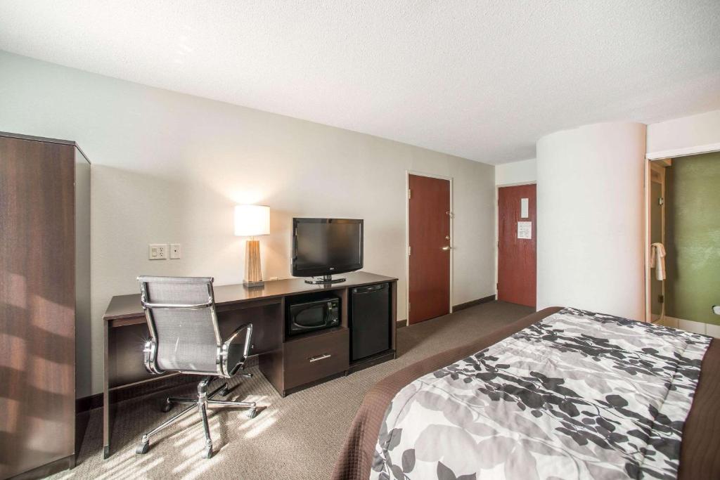 Sleep Inn Decatur I-72 - King Room - Disability Access/Non-Smoking