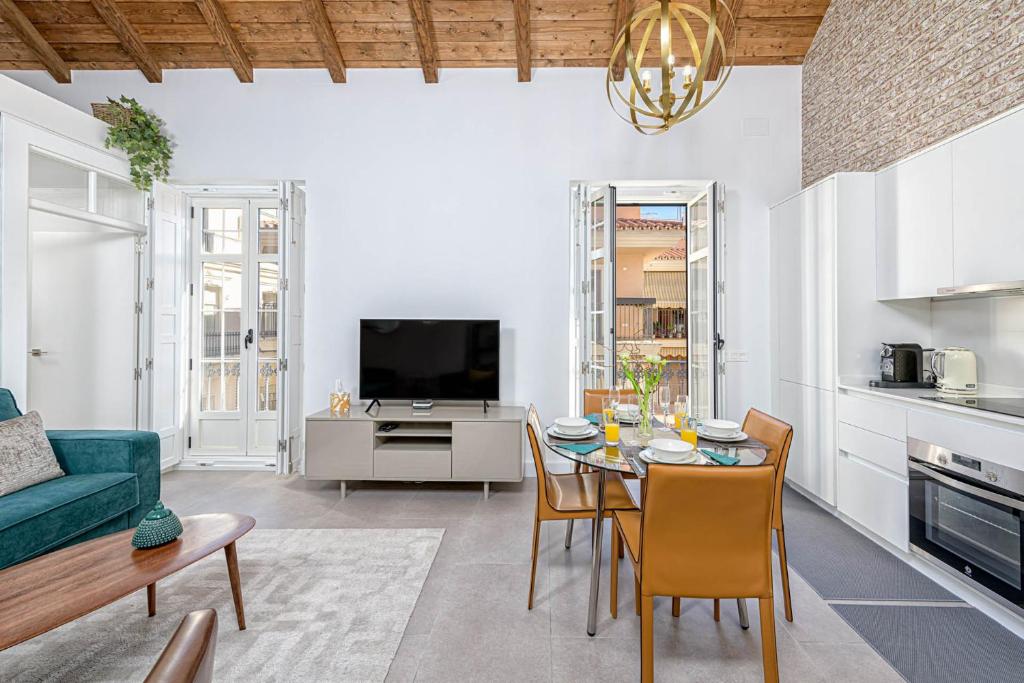 A kitchen or kitchenette at Mira Apartment in Malaga by Solaga Holiday Homes