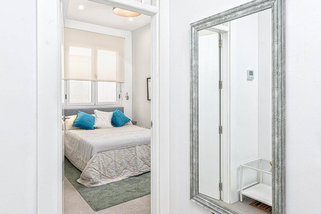 A bed or beds in a room at Mira Apartment in Malaga by Solaga Holiday Homes