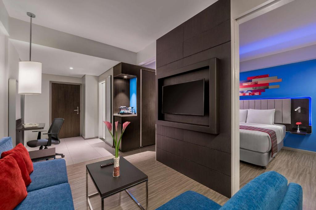 TV a/nebo společenská místnost v ubytování Park Inn By Radisson Clark