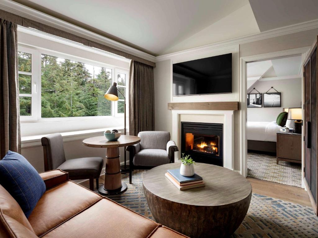Posezení v ubytování Fairmont Chateau Whistler