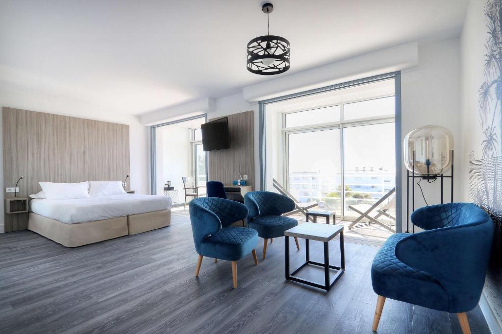 Postel nebo postele na pokoji v ubytování Best Western Hôtel Le Bellevue Quiberon