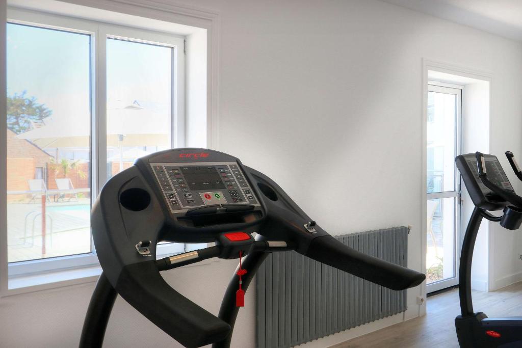 Fitness centrum a/nebo fitness zařízení v ubytování Best Western Hôtel Le Bellevue Quiberon