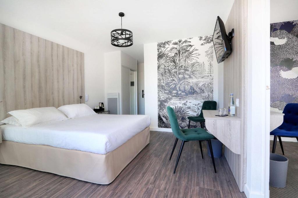 Postel nebo postele na pokoji v ubytování Best Western Hôtel Le Bellevue Quiberon