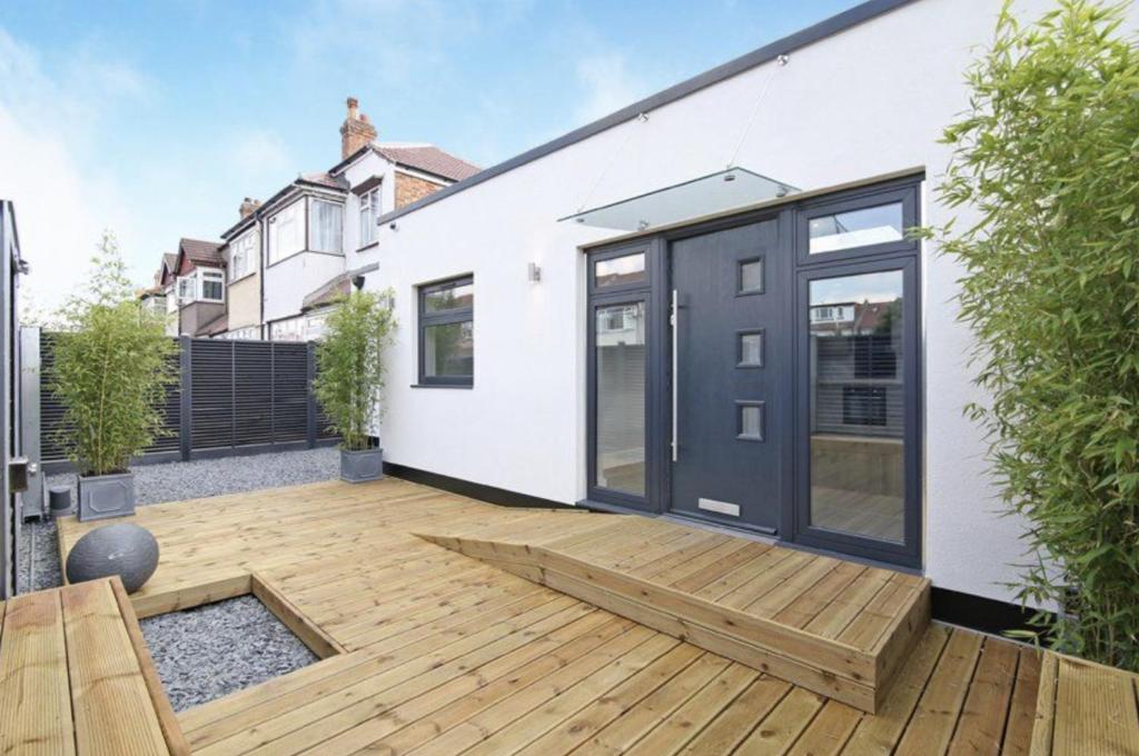Hassocks House Modern Detached 2 Bedroom House in Streatham