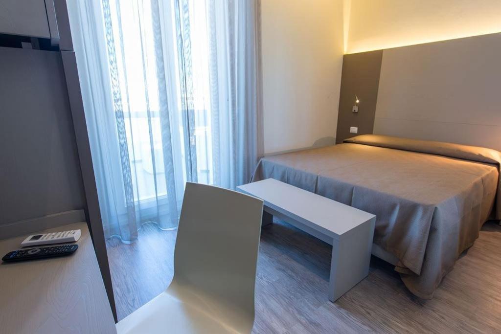 Postel nebo postele na pokoji v ubytování Hotel 2000
