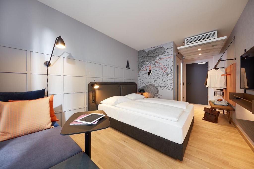 Postel nebo postele na pokoji v ubytování unique by ATLANTIC Hotels Kiel