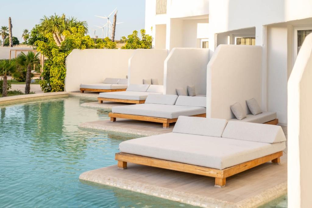 Zahara Beach & Spa by QHotels - Adults Recommendedの敷地内または近くにあるプール