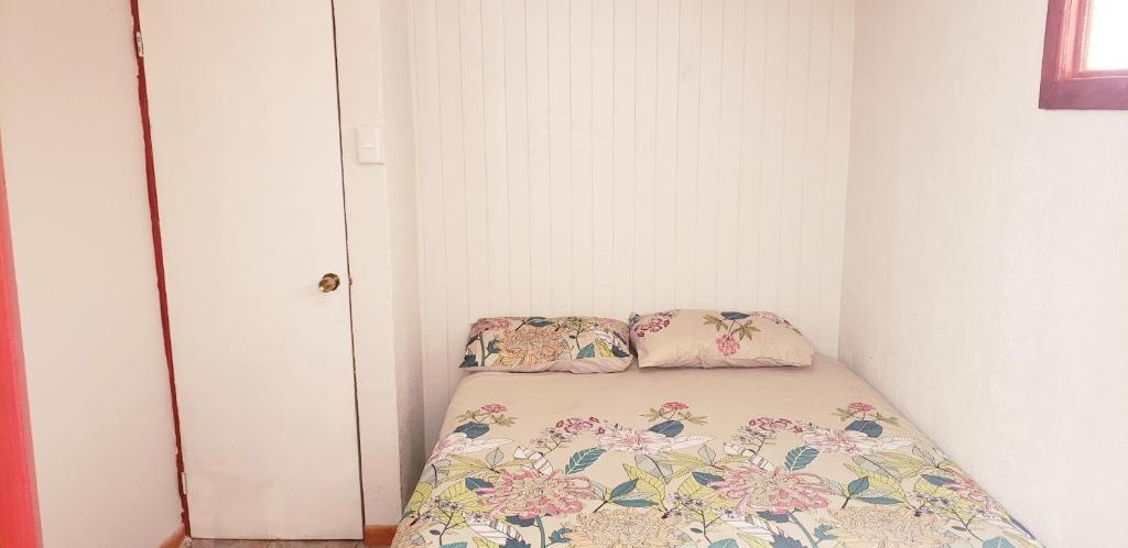 Postel nebo postele na pokoji v ubytování Casa con Tinaja Caliente, Quincho y Pet Friendly