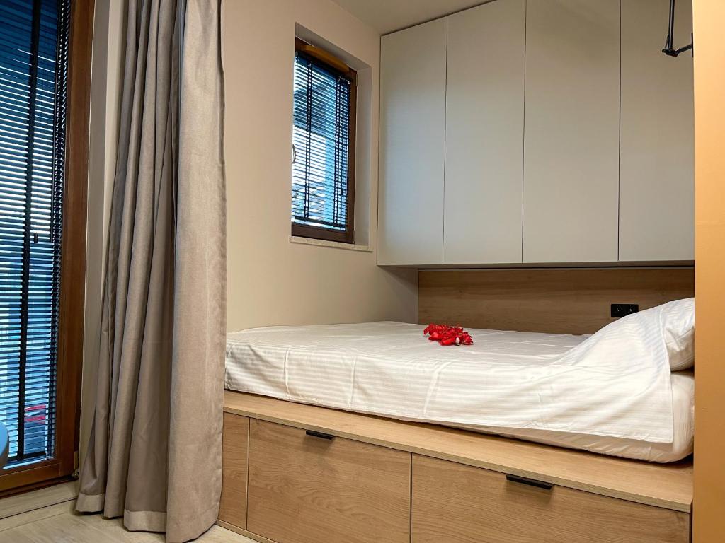 Posteľ alebo postele v izbe v ubytovaní Comfortable 1-room apartment close to the center