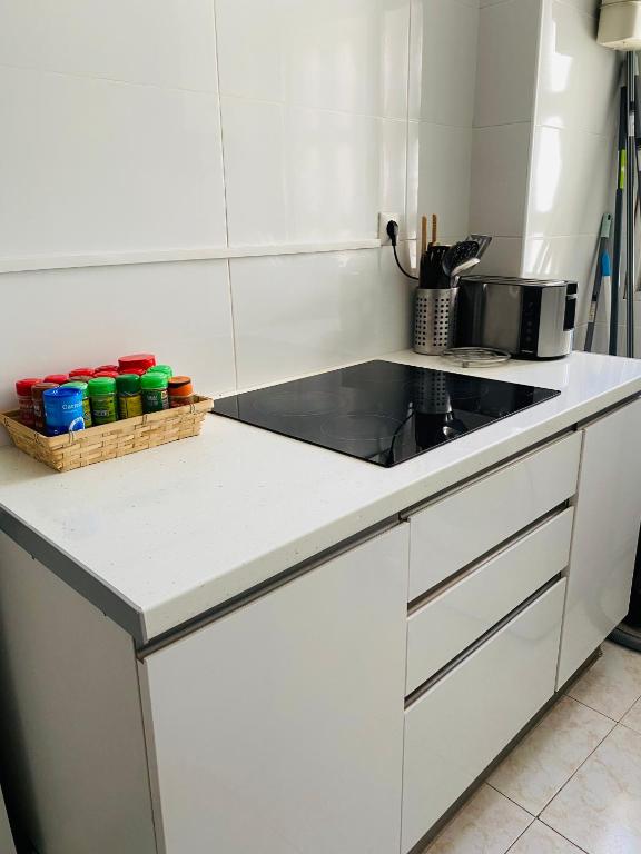 Kuchyňa alebo kuchynka v ubytovaní Malagueta Beach Premium