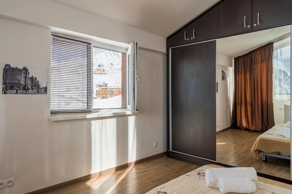 Postel nebo postele na pokoji v ubytování 2-room Apartment NFT Gudauri 303