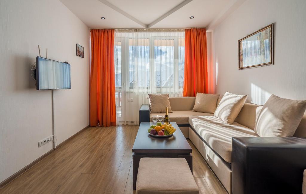 TV a/nebo společenská místnost v ubytování 2-room Apartment NFT Gudauri 303