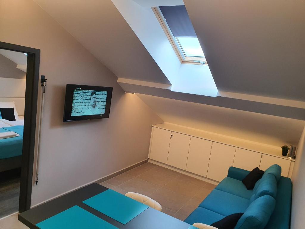Televízia a/alebo spoločenská miestnosť v ubytovaní Kaposvár Apartman