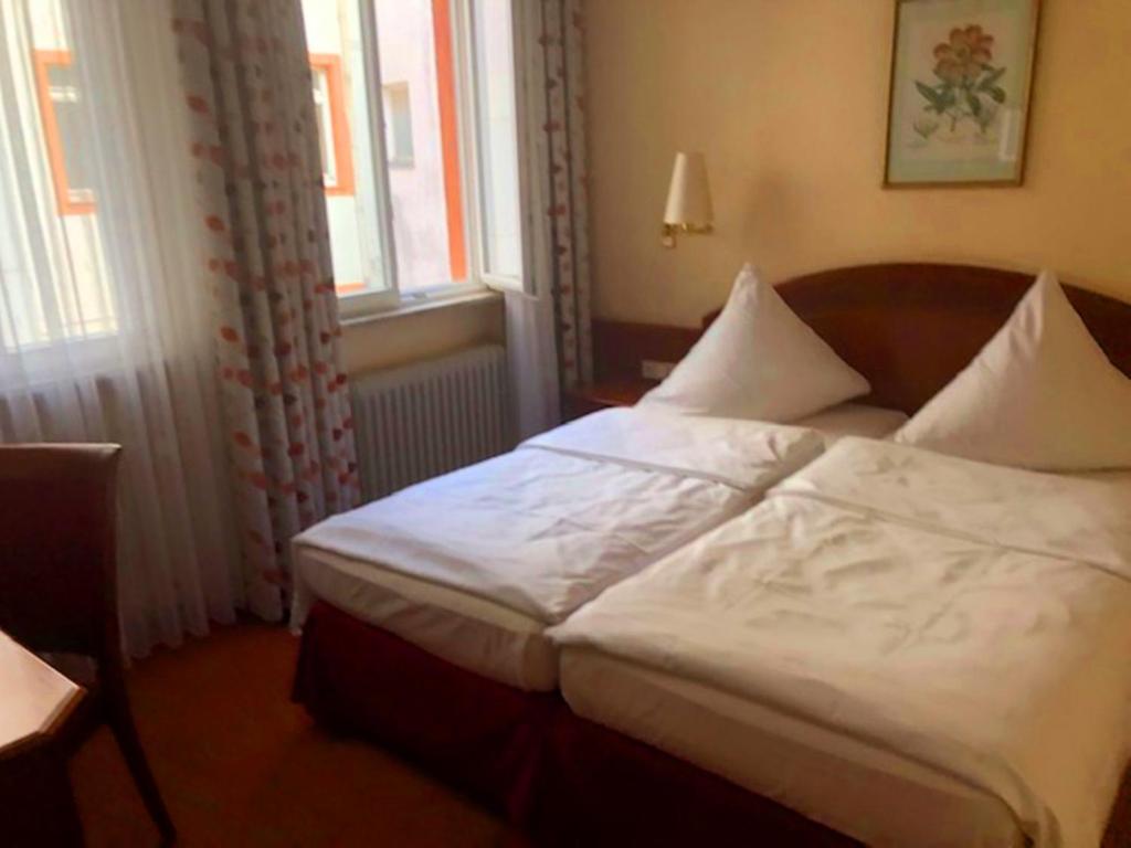 Postel nebo postele na pokoji v ubytování City Partner Hotel Holländer Hof