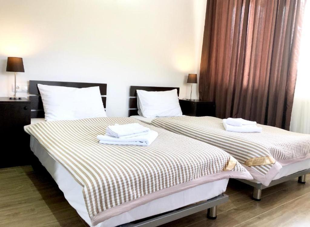 Postel nebo postele na pokoji v ubytování 2-room Apartment NFT Gudauri 303