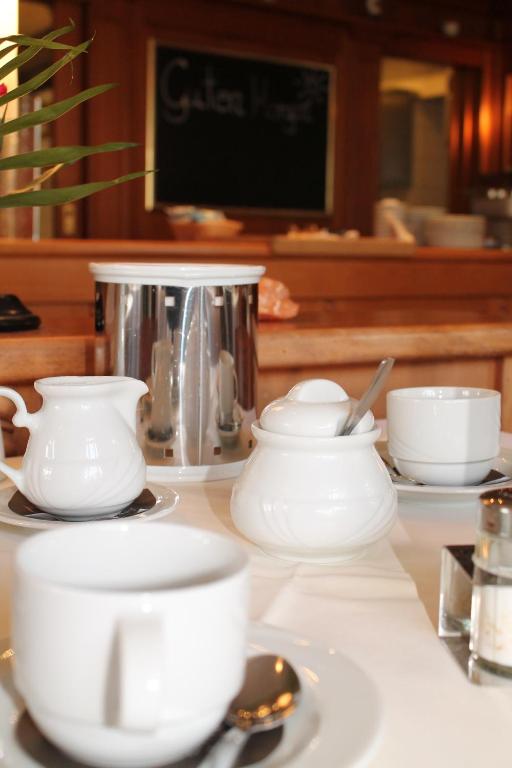 Příslušenství pro přípravu čaje a kávy v ubytování Hotel Fürsteneck
